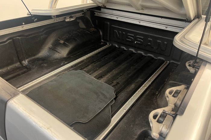 2014 Nissan Navara ST