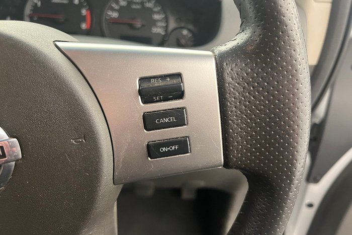 2014 Nissan Navara ST