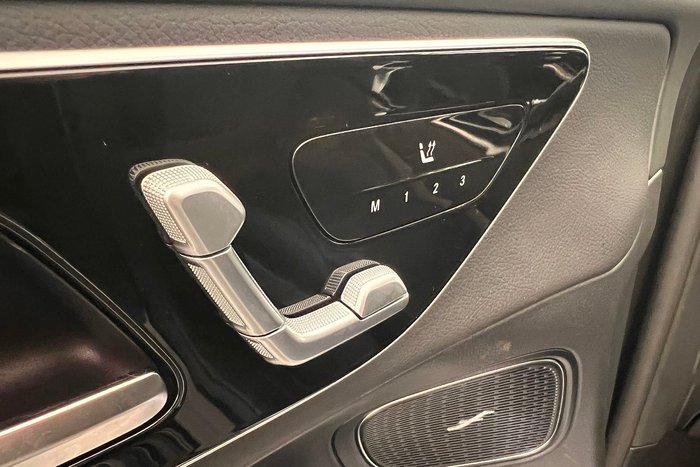 2025 Mercedes-Benz GLC-Class GLC300