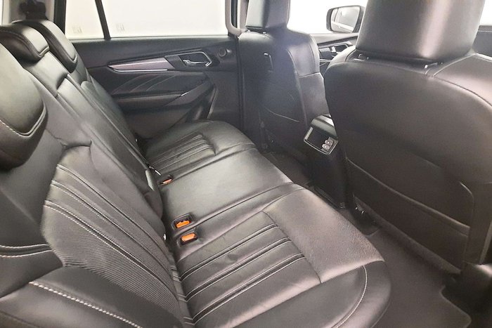 2022 Isuzu MU-X LS-T