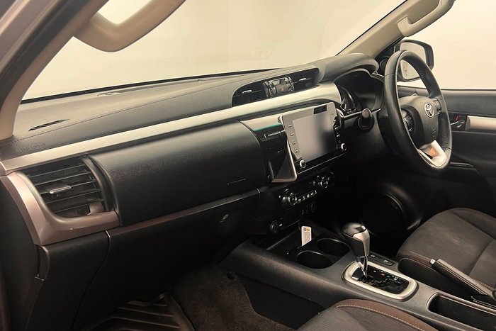 2020 Toyota Hilux SR5