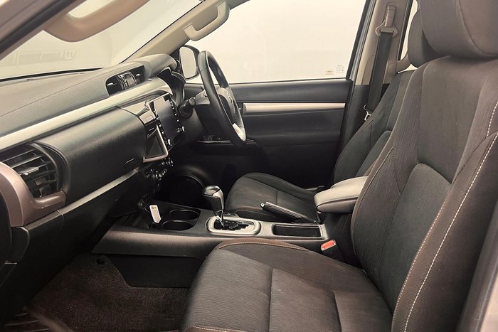 2020 Toyota Hilux SR5