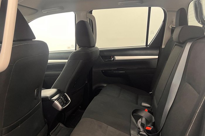 2020 Toyota Hilux SR5