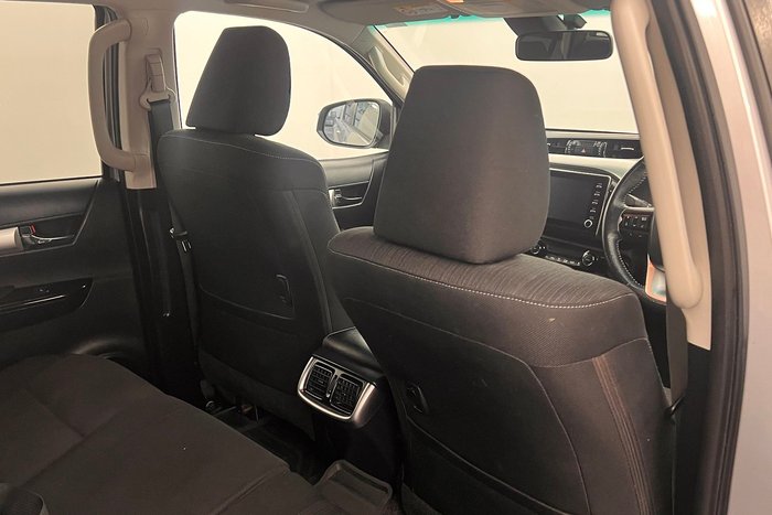 2020 Toyota Hilux SR5