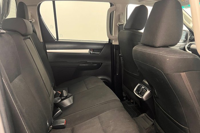 2020 Toyota Hilux SR5