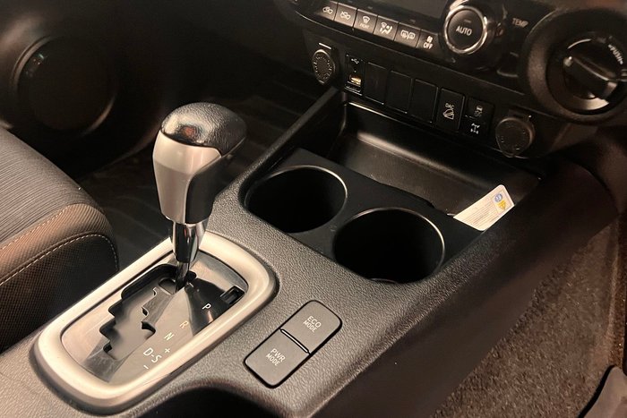 2020 Toyota Hilux SR5