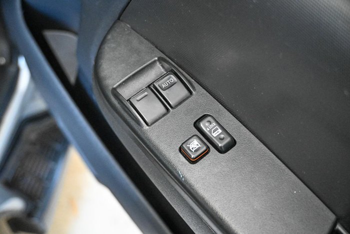 2011 Toyota Hiace Commuter