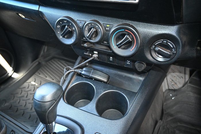 2020 Toyota Hilux SR