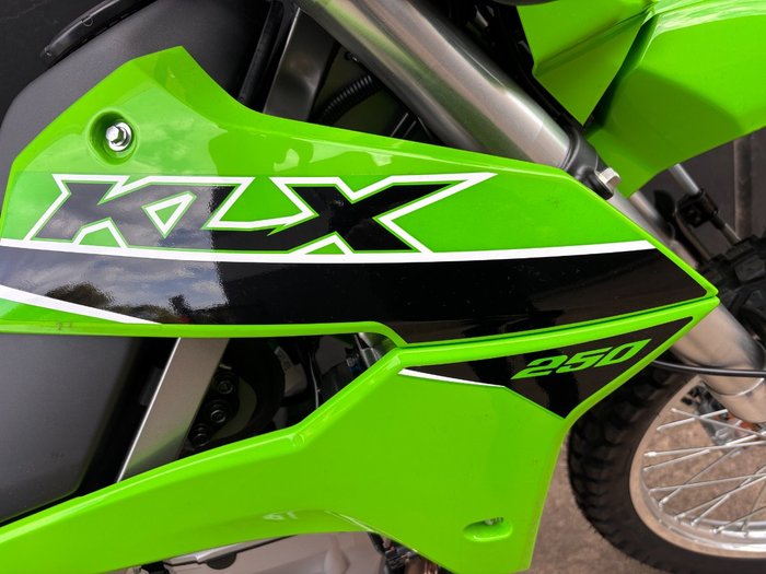2025 Kawasaki KLX250 GREEN