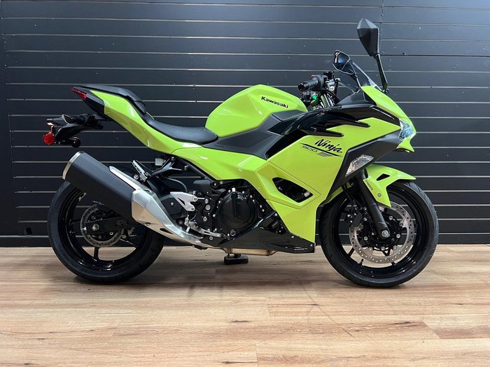 2026 Kawasaki Z500 ER500FTFAW Green