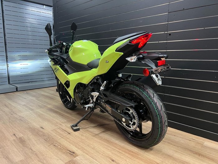 2026 Kawasaki Z500 ER500FTFAW Green