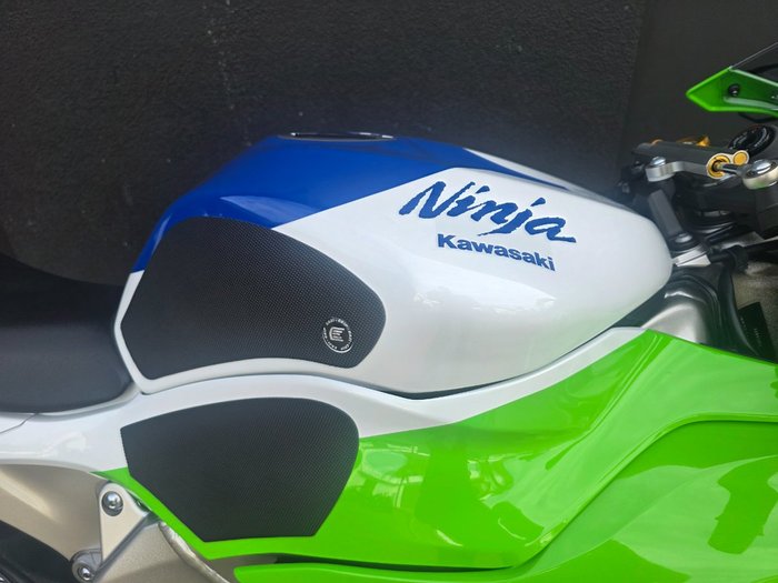 2024 Kawasaki NINJA ZX-6R 40TH ANNIVERSARY GREEN