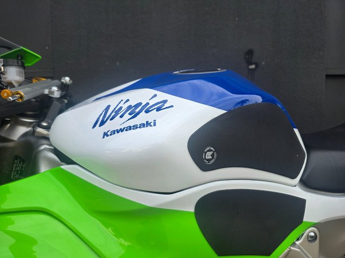 2024 Kawasaki NINJA ZX-6R 40TH ANNIVERSARY GREEN