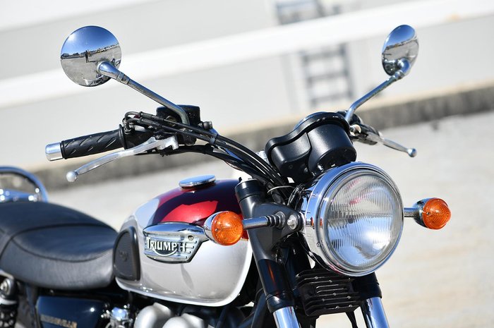 2001 Triumph Bonneville 790