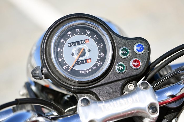 2001 Triumph Bonneville 790