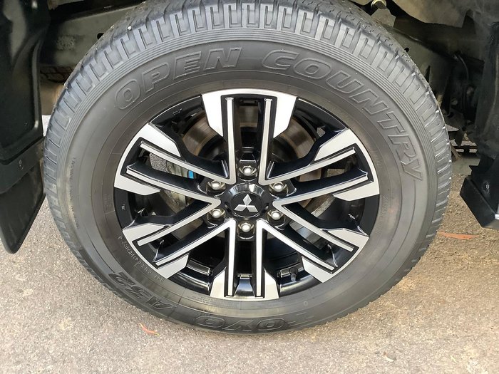 2022 Mitsubishi Pajero Sport GLS