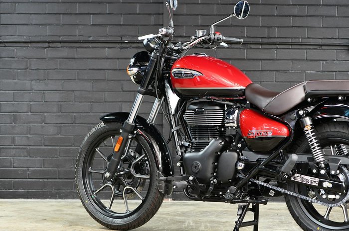 2025 Royal Enfield Meteor 350 Supernova
