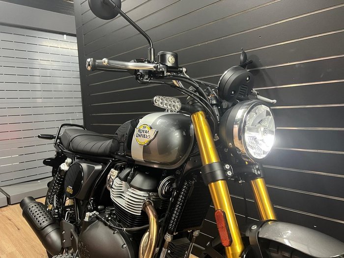 2026 Royal Enfield BEAR 650 Black