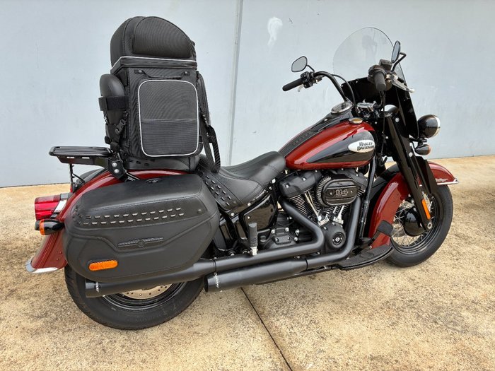 2024 HARLEY-DAVIDSON FLHCS HERITAGE CLASSIC 114 Black
