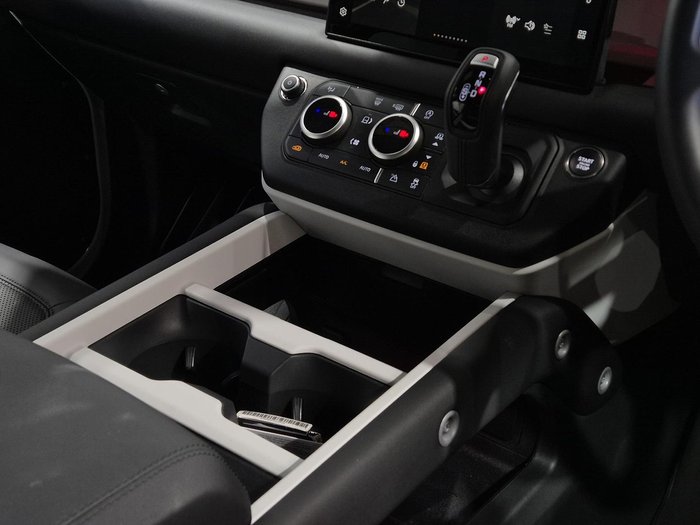 2025 Land Rover Defender 110 D350 X-Dynamic SE