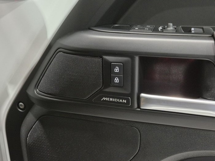 2025 Land Rover Defender 110 D350 X-Dynamic SE