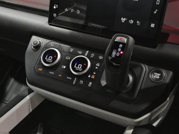 2025 Land Rover Defender 110 D350 X-Dynamic SE