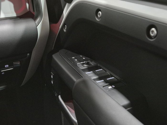 2025 Land Rover Defender 110 D350 X-Dynamic SE