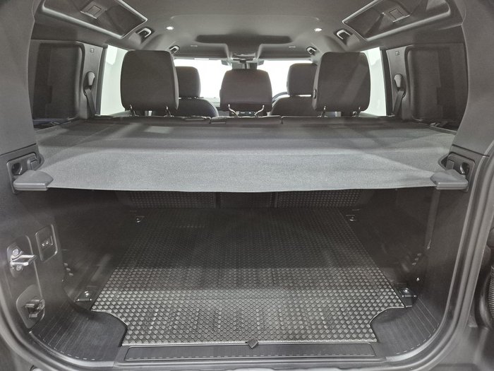 2025 Land Rover Defender 110 D350 X-Dynamic SE