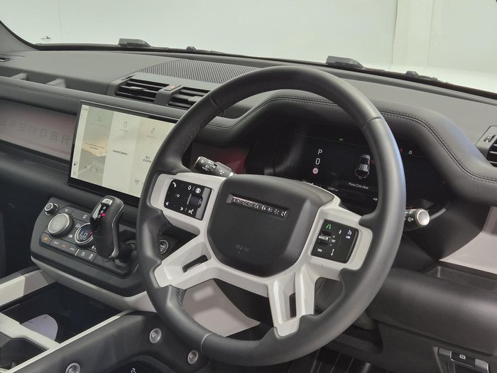 2025 Land Rover Defender 110 D350 X-Dynamic SE