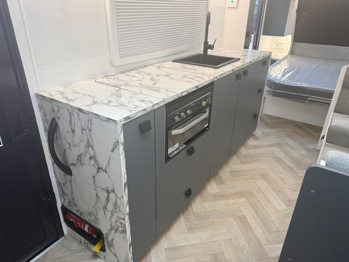 2026 New Age Caravans Manta Ray Mr20er Expedition My26