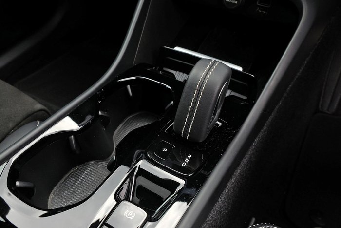 2022 Volvo XC40 T5 R-Design