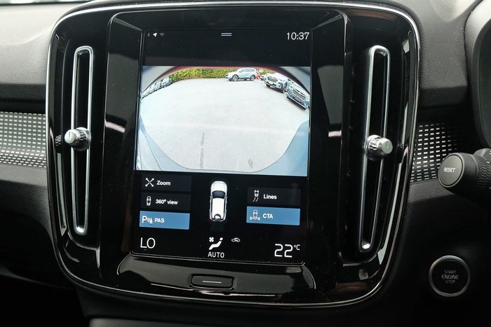 2022 Volvo XC40 T5 R-Design