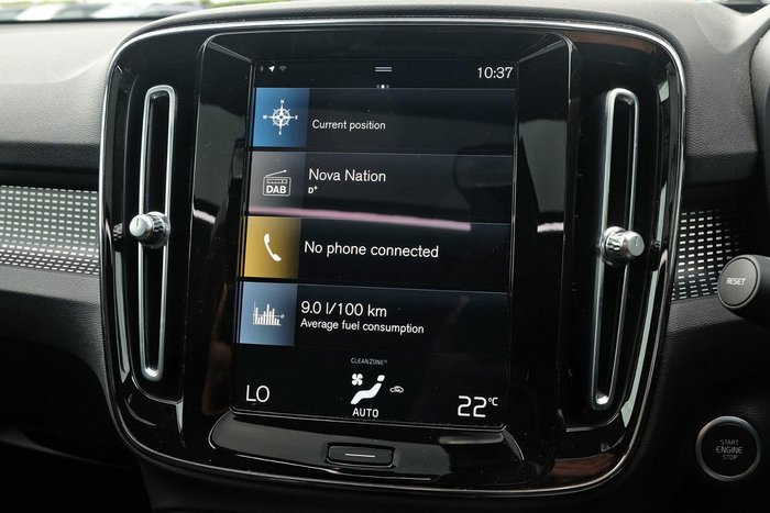 2022 Volvo XC40 T5 R-Design