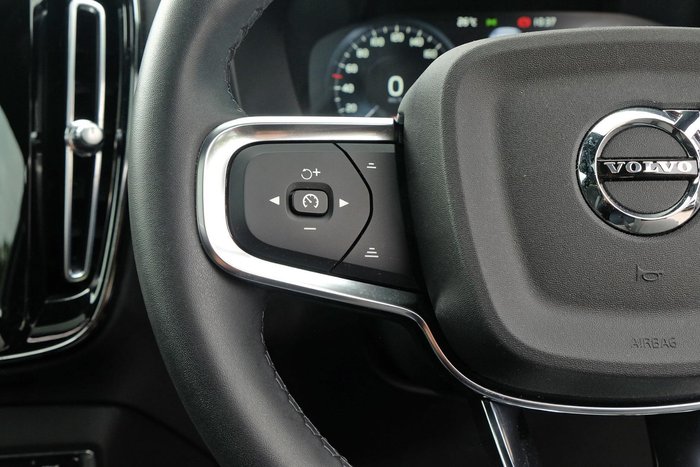 2022 Volvo XC40 T5 R-Design