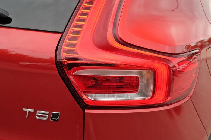 2022 Volvo XC40 T5 R-Design