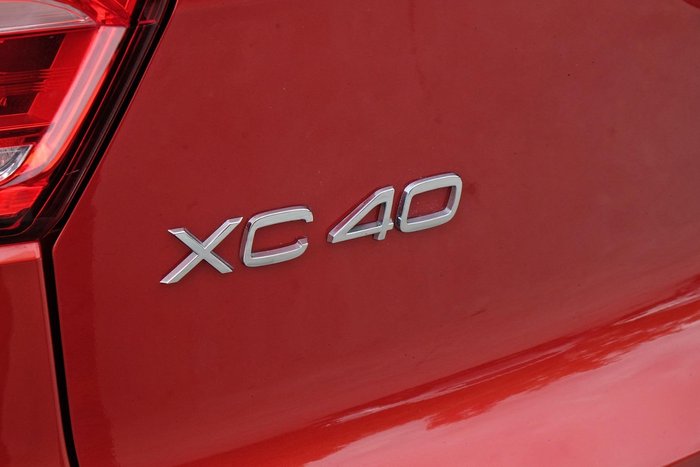 2022 Volvo XC40 T5 R-Design