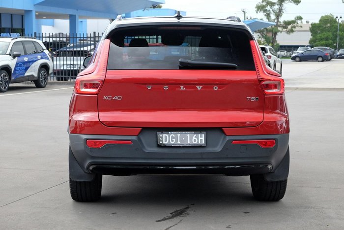 2022 Volvo XC40 T5 R-Design