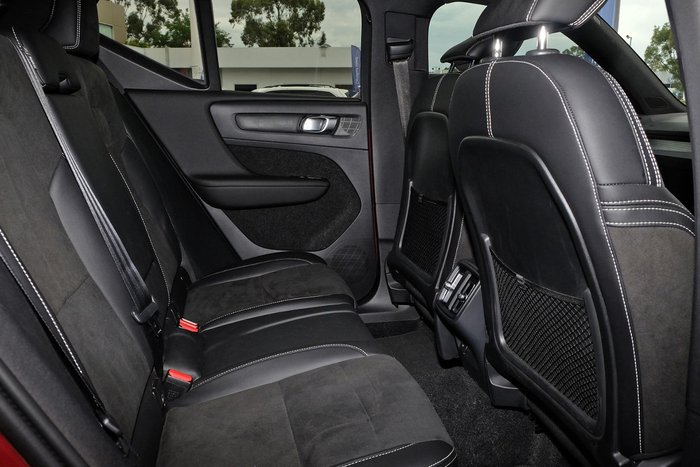 2022 Volvo XC40 T5 R-Design