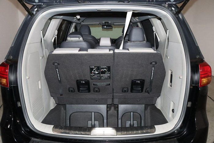 2017 Kia Carnival Platinum