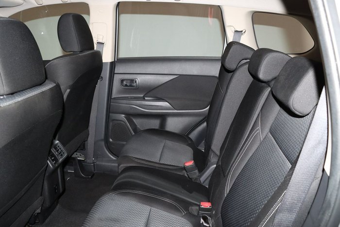 2019 Mitsubishi Outlander ES