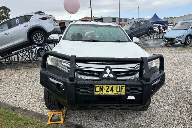 2017 MITSUBISHI PAJERO SPORT