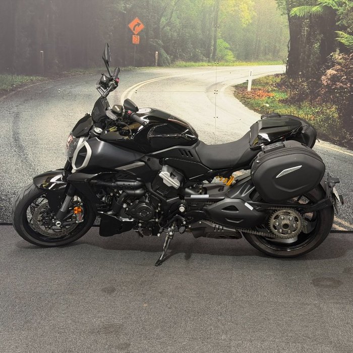 2022 DUCATI DIAVEL V4 Black