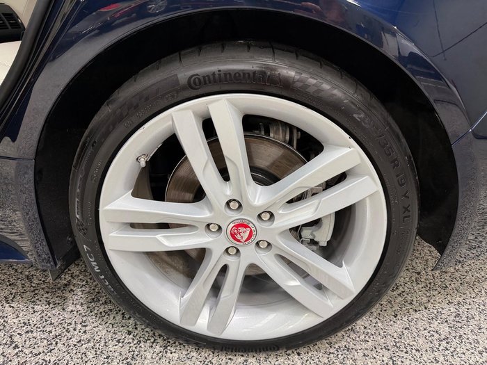 2020 Jaguar XE P300 R-Dynamic SE X760 MY20 Portofino Blue