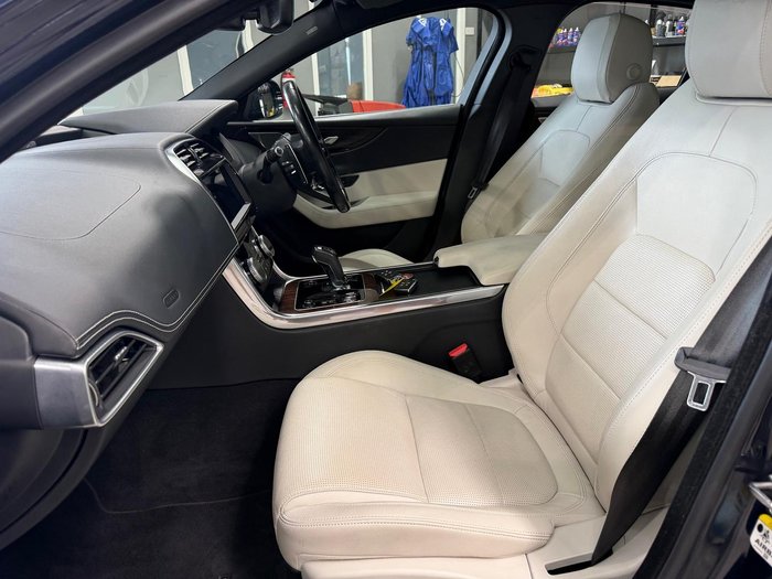 2020 Jaguar XE P300 R-Dynamic SE X760 MY20 Portofino Blue