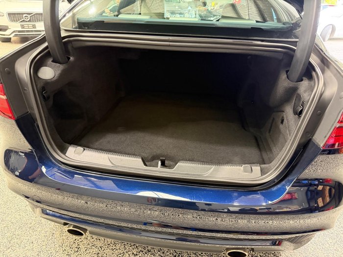 2020 Jaguar XE P300 R-Dynamic SE X760 MY20 Portofino Blue