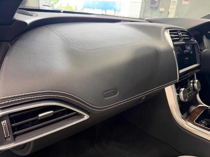 2020 Jaguar XE P300 R-Dynamic SE X760 MY20 Portofino Blue