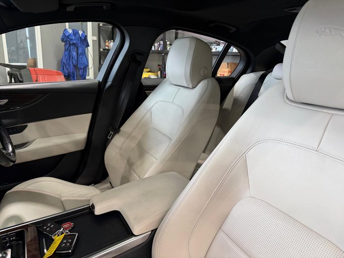 2020 Jaguar XE P300 R-Dynamic SE X760 MY20 Portofino Blue