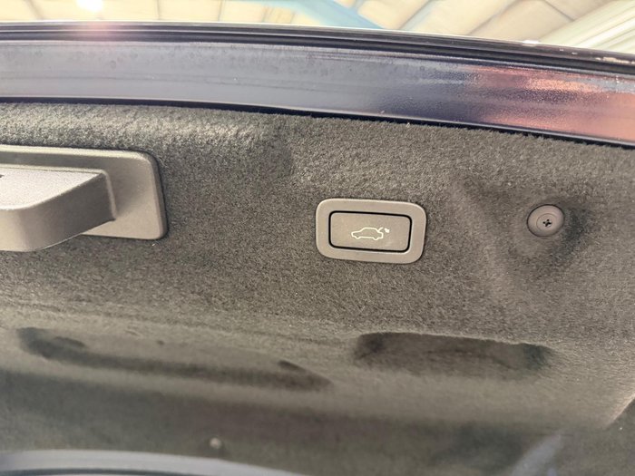 2020 Jaguar XE P300 R-Dynamic SE X760 MY20 Portofino Blue