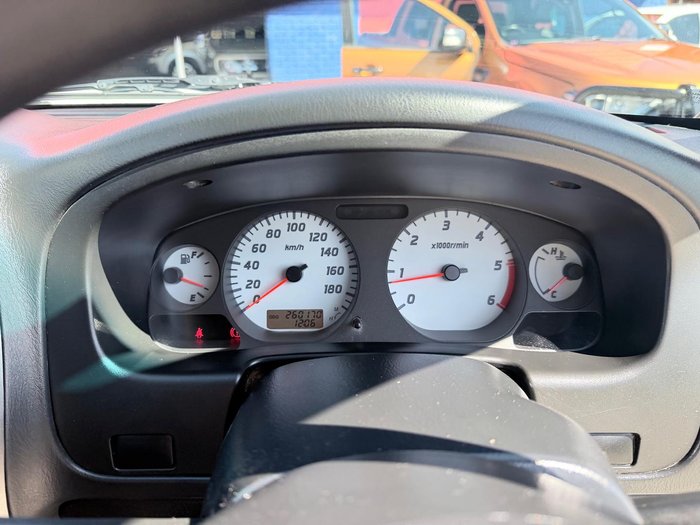 2010 Nissan Navara ST-R D22 MY09 4X4 Artic White