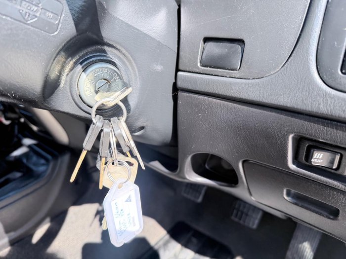 2010 Nissan Navara ST-R D22 MY09 4X4 Artic White